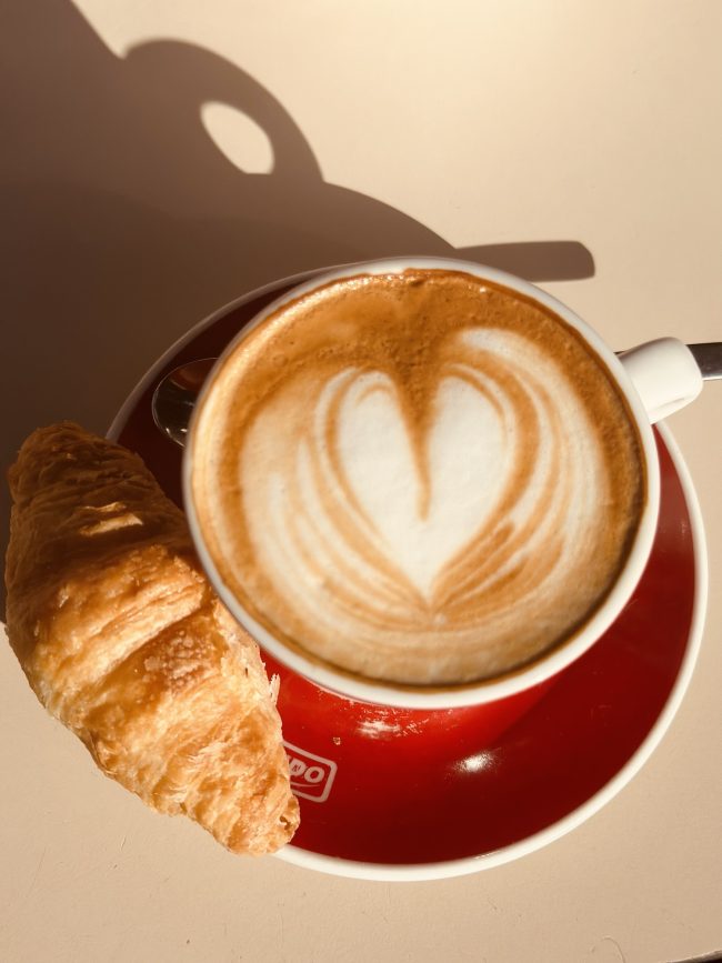 16.Etappe v. Stand z. Café in Gijon und wieder zurück z. Strand (mind. 1km:)))), wenn nicht sogar 2)